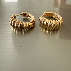 14K Gold Ribbed Hoop Earrings